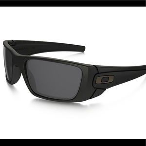 OAKLEY mens Polarized Fuel Cell Sunglasses